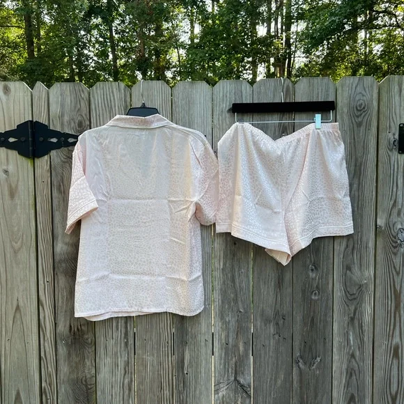 BCBGMAXAZRIA Mauve Chalk Animal Jacquard Short Set Pajamas Women’s XL NWT NEW - Picture 15 of 15